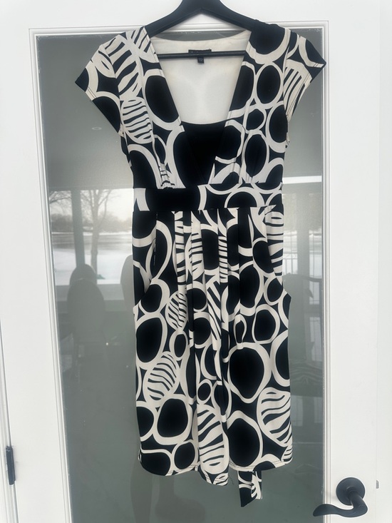 le chateau Dresses & Skirts - le chateau Black & White Geometric V-Neck Mini Dress